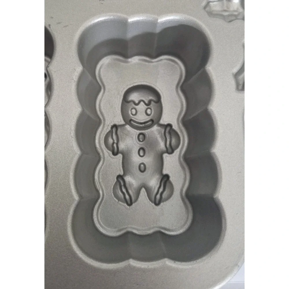 Nordic Ware Christmas Mini Bread Loaf Pan 8 Holiday‎ Designs 6 Cups